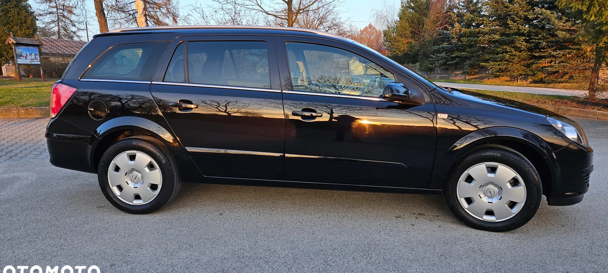 Opel Astra cena 14500 przebieg: 178960, rok produkcji 2007 z Szczebrzeszyn małe 137